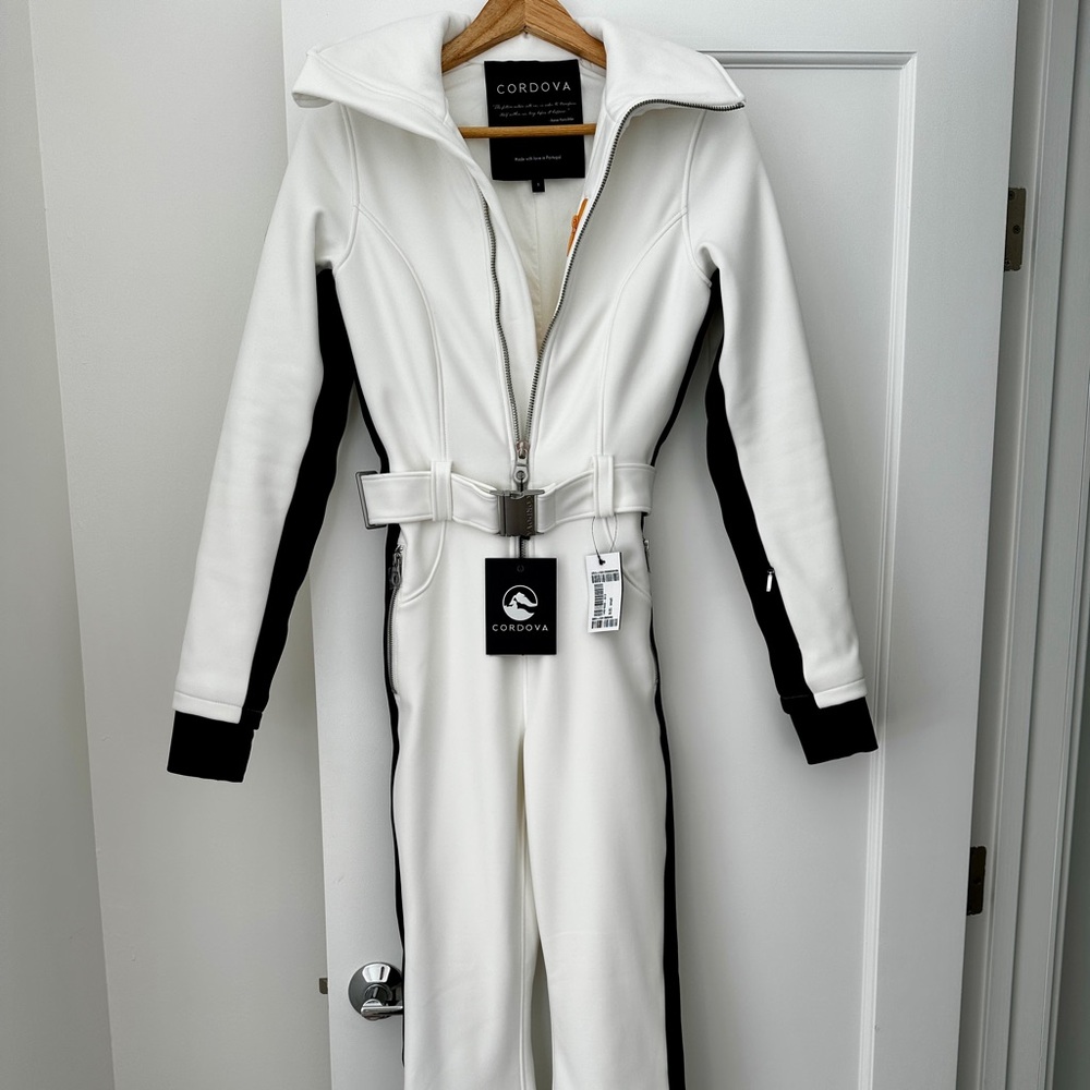 Super flattering Cordova White OTB Ski Suit S